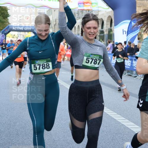 07.09.2025 - BARMER Alsterlauf Strokosch-Dieckow http://msf.ph/oto/8780188 07.09.2025 10:06:10 Ziel 2237, 2254, 2277, 2344, 2380, 2467, 2468, 2523, 2573, 2574, 2795, 3157, 3184, 3212, 3275, 3321, 3345, 3428, 3439, 3490, 3810, 3940, 3957, 3958, 4064, 4205, 4272, 4319, 4356, 4525, 4591, 5050, 5217, 5240, 5348, 5602, 5759, 5934, 6036, 6045, 6149, 6173, 6299, 6302, 8076, 8152, 8212 meine-sportfotos.de