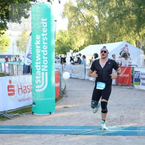 07.09.2025 - 19. Norderstedt Triathlon Zöllner http://msf.ph/oto/8780192 07.09.2025 17:35:03 Ziel 1458 meine-sportfotos.de