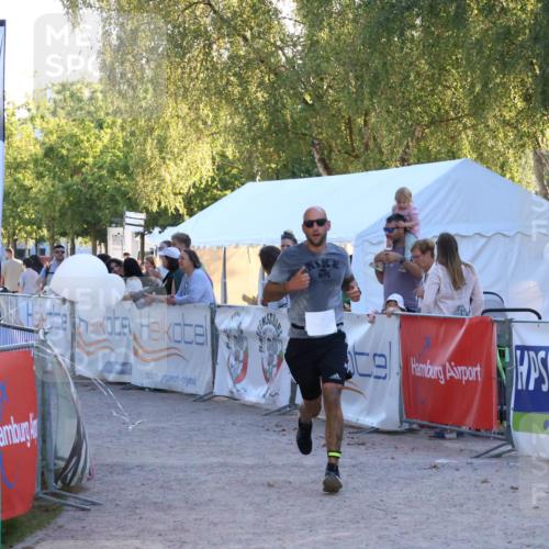 07.09.2025 - 19. Norderstedt Triathlon Zöllner http://msf.ph/oto/8780252 07.09.2025 17:35:12 Ziel 925 meine-sportfotos.de