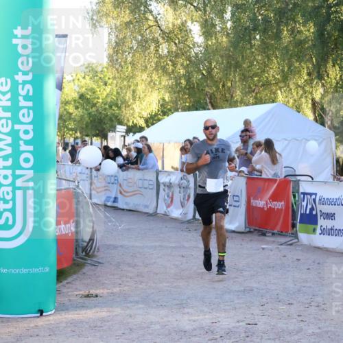 07.09.2025 - 19. Norderstedt Triathlon Zöllner http://msf.ph/oto/8780265 07.09.2025 17:35:13 Ziel 925 meine-sportfotos.de
