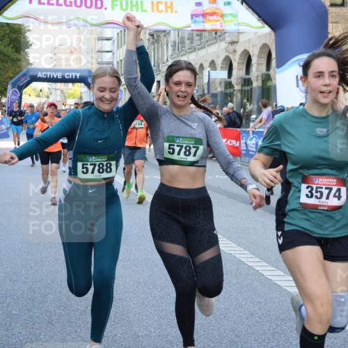 07.09.2025 - BARMER Alsterlauf Strokosch-Dieckow http://msf.ph/oto/8780275 07.09.2025 10:06:09 Ziel 2237, 2254, 2277, 2344, 2380, 2467, 2468, 2523, 2573, 2574, 2795, 3157, 3184, 3212, 3275, 3321, 3345, 3428, 3439, 3490, 3810, 3957, 3958, 4064, 4205, 4272, 4319, 4356, 4525, 4591, 5050, 5217, 5240, 5348, 5602, 5759, 5934, 6036, 6045, 6149, 6173, 6299, 6302, 8076, 8152, 8212 meine-sportfotos.de