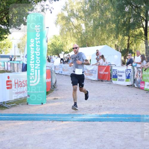 07.09.2025 - 19. Norderstedt Triathlon Zöllner http://msf.ph/oto/8780282 07.09.2025 17:35:14 Ziel 925 meine-sportfotos.de