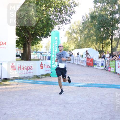 07.09.2025 - 19. Norderstedt Triathlon Zöllner http://msf.ph/oto/8780302 07.09.2025 17:35:15 Ziel 925 meine-sportfotos.de