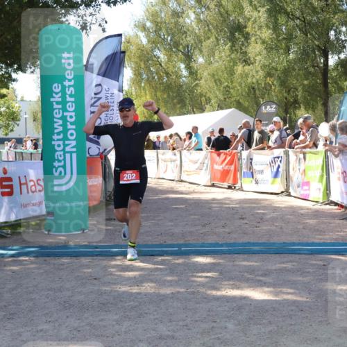 07.09.2025 - 19. Norderstedt Triathlon Zöllner http://msf.ph/oto/8780306 07.09.2025 12:49:49 Ziel 202 meine-sportfotos.de