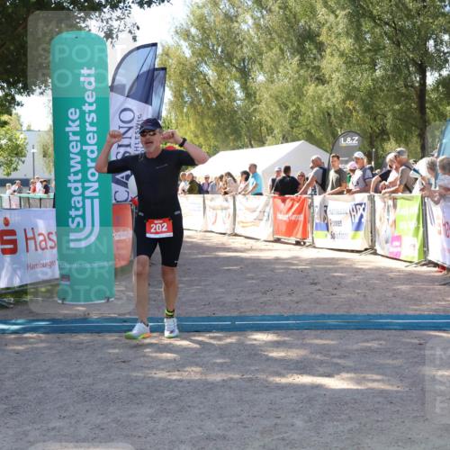 07.09.2025 - 19. Norderstedt Triathlon Zöllner http://msf.ph/oto/8780310 07.09.2025 12:49:49 Ziel 202 meine-sportfotos.de