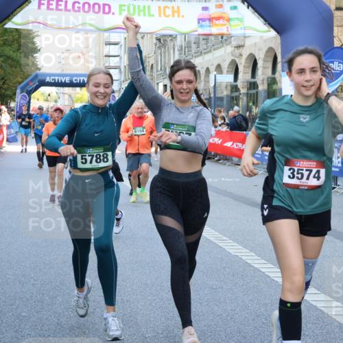 07.09.2025 - BARMER Alsterlauf Strokosch-Dieckow http://msf.ph/oto/8780322 07.09.2025 10:06:09 Ziel 2237, 2254, 2277, 2344, 2380, 2467, 2468, 2523, 2573, 2574, 2795, 3157, 3184, 3212, 3275, 3321, 3345, 3428, 3439, 3490, 3810, 3957, 3958, 4064, 4205, 4272, 4319, 4356, 4525, 4591, 5050, 5217, 5240, 5348, 5602, 5759, 5934, 6036, 6045, 6149, 6173, 6299, 6302, 8076, 8152, 8212 meine-sportfotos.de