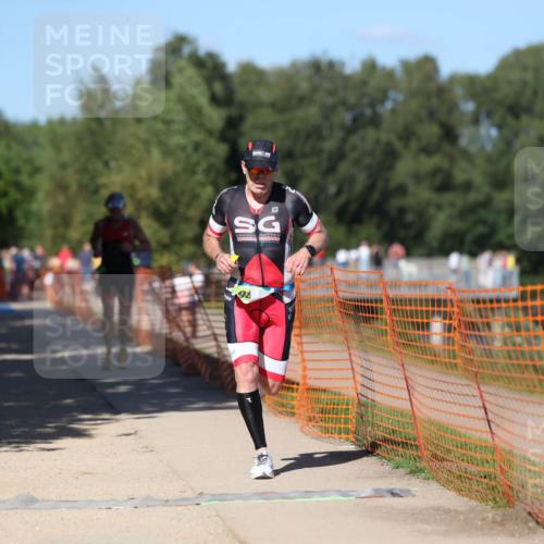07.09.2025 - 19. Norderstedt Triathlon Michael Strokosch http://msf.ph/oto/8780337 07.09.2025 15:00:34 Laufen 984, 985 meine-sportfotos.de