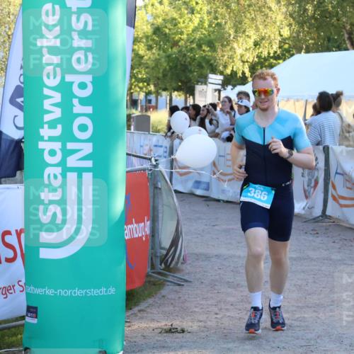 07.09.2025 - 19. Norderstedt Triathlon Zöllner http://msf.ph/oto/8780339 07.09.2025 17:35:29 Ziel 386 meine-sportfotos.de