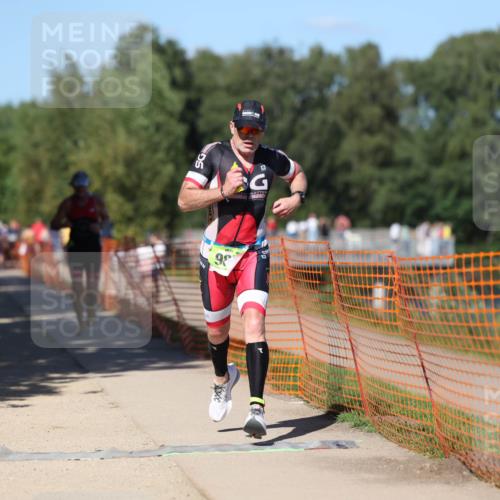 07.09.2025 - 19. Norderstedt Triathlon Michael Strokosch http://msf.ph/oto/8780342 07.09.2025 15:00:34 Laufen 984, 985 meine-sportfotos.de