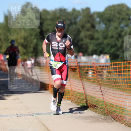 07.09.2025 - 19. Norderstedt Triathlon Michael Strokosch http://msf.ph/oto/8780346 07.09.2025 15:00:34 Laufen 984, 985 meine-sportfotos.de