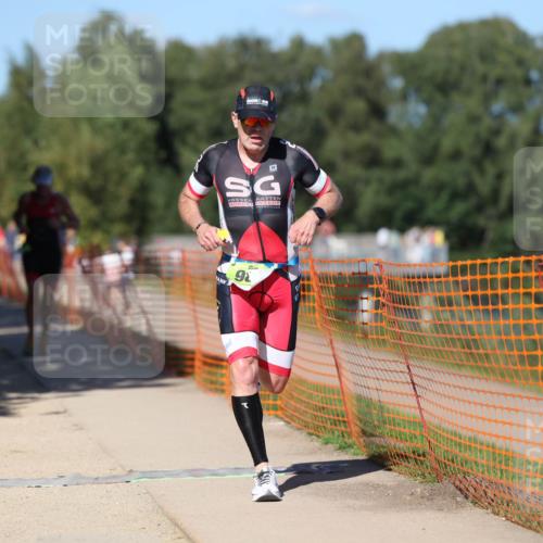 07.09.2025 - 19. Norderstedt Triathlon Michael Strokosch http://msf.ph/oto/8780349 07.09.2025 15:00:34 Laufen 984, 985 meine-sportfotos.de