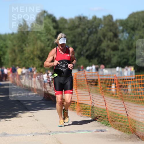 07.09.2025 - 19. Norderstedt Triathlon Michael Strokosch http://msf.ph/oto/8780396 07.09.2025 15:00:39 Laufen 984, 985 meine-sportfotos.de