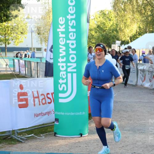 07.09.2025 - 19. Norderstedt Triathlon Zöllner http://msf.ph/oto/8780425 07.09.2025 17:35:49 Ziel 934, 1454 meine-sportfotos.de