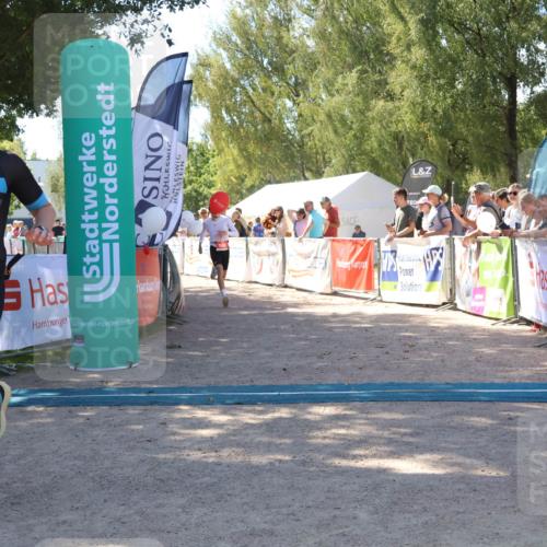 07.09.2025 - 19. Norderstedt Triathlon Zöllner http://msf.ph/oto/8780436 07.09.2025 12:50:25 Ziel 165, 824 meine-sportfotos.de