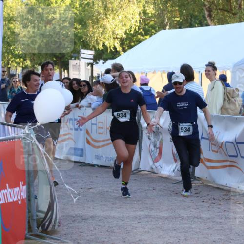 07.09.2025 - 19. Norderstedt Triathlon Zöllner http://msf.ph/oto/8780440 07.09.2025 17:35:50 Ziel 376, 934, 1454 meine-sportfotos.de