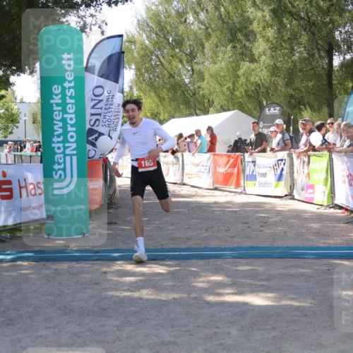07.09.2025 - 19. Norderstedt Triathlon Zöllner http://msf.ph/oto/8780478 07.09.2025 12:50:27 Ziel 165, 824 meine-sportfotos.de
