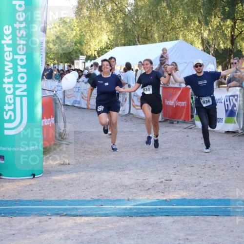 07.09.2025 - 19. Norderstedt Triathlon Zöllner http://msf.ph/oto/8780480 07.09.2025 17:35:52 Ziel 376, 934, 1454 meine-sportfotos.de