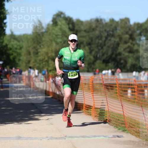 07.09.2025 - 19. Norderstedt Triathlon Michael Strokosch http://msf.ph/oto/8780481 07.09.2025 15:01:01 Laufen 1013 meine-sportfotos.de