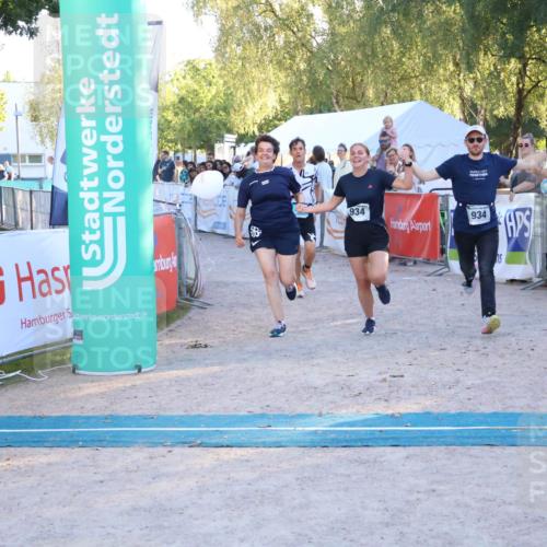 07.09.2025 - 19. Norderstedt Triathlon Zöllner http://msf.ph/oto/8780482 07.09.2025 17:35:52 Ziel 376, 934, 1454 meine-sportfotos.de