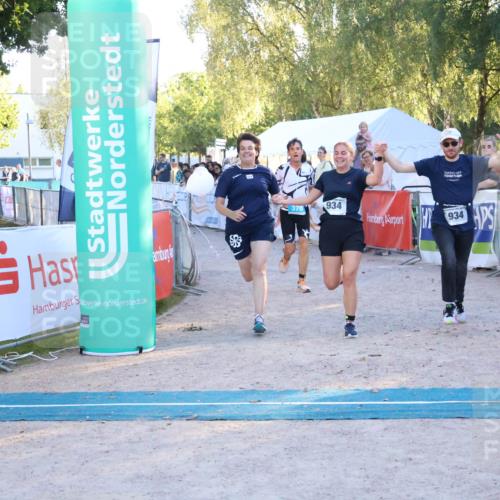 07.09.2025 - 19. Norderstedt Triathlon Zöllner http://msf.ph/oto/8780492 07.09.2025 17:35:53 Ziel 376, 934, 1454 meine-sportfotos.de