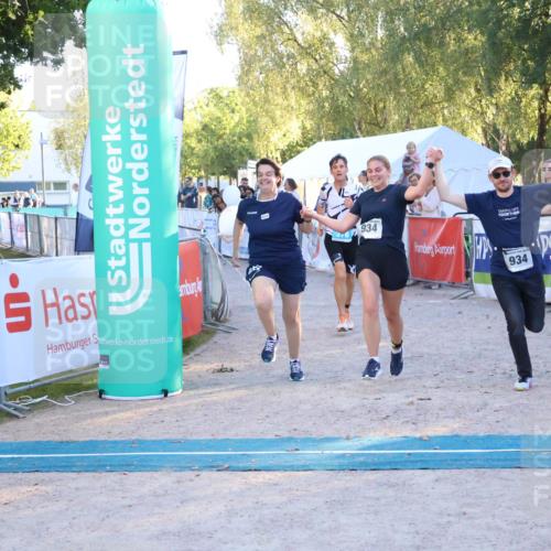 07.09.2025 - 19. Norderstedt Triathlon Zöllner http://msf.ph/oto/8780498 07.09.2025 17:35:53 Ziel 376, 934, 1454 meine-sportfotos.de