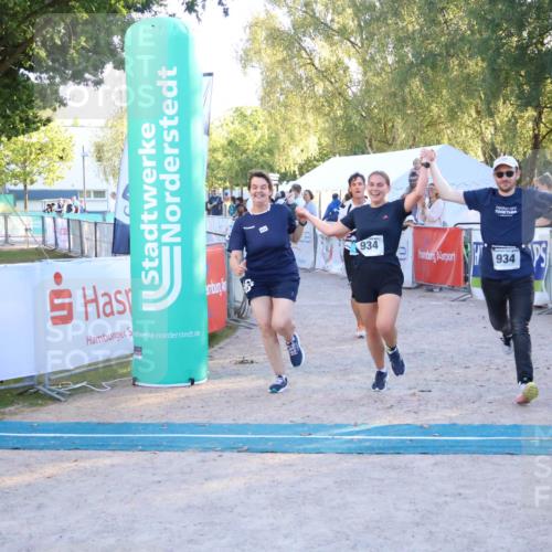 07.09.2025 - 19. Norderstedt Triathlon Zöllner http://msf.ph/oto/8780503 07.09.2025 17:35:53 Ziel 376, 934, 1454 meine-sportfotos.de