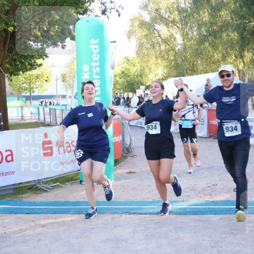 07.09.2025 - 19. Norderstedt Triathlon Zöllner http://msf.ph/oto/8780529 07.09.2025 17:35:54 Ziel 376, 934, 1454 meine-sportfotos.de