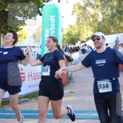 07.09.2025 - 19. Norderstedt Triathlon Zöllner http://msf.ph/oto/8780550 07.09.2025 17:35:54 Ziel 376, 934, 1454 meine-sportfotos.de