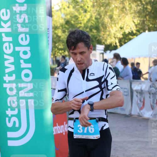 07.09.2025 - 19. Norderstedt Triathlon Zöllner http://msf.ph/oto/8780567 07.09.2025 17:35:55 Ziel 376, 934, 1454 meine-sportfotos.de