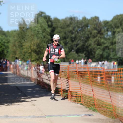 07.09.2025 - 19. Norderstedt Triathlon Michael Strokosch http://msf.ph/oto/8780577 07.09.2025 15:01:19 Laufen 979, 986 meine-sportfotos.de