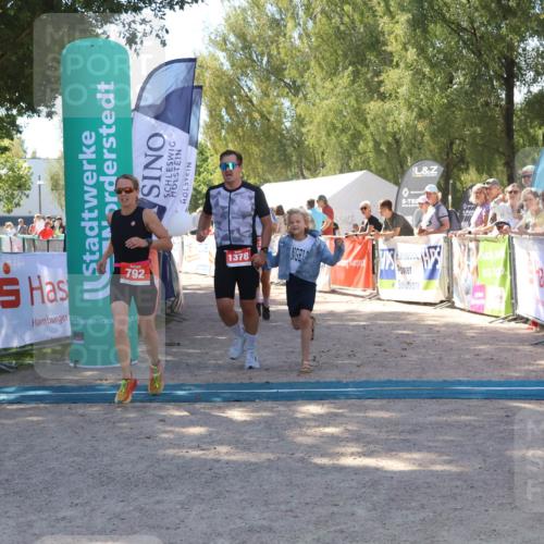 07.09.2025 - 19. Norderstedt Triathlon Zöllner http://msf.ph/oto/8780644 07.09.2025 12:51:12 Ziel 792, 1220, 1378 meine-sportfotos.de