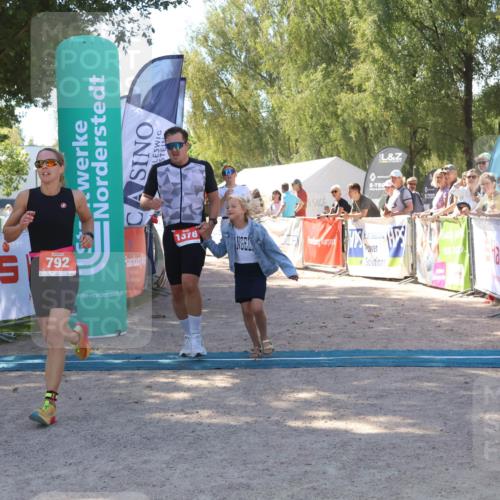 07.09.2025 - 19. Norderstedt Triathlon Zöllner http://msf.ph/oto/8780652 07.09.2025 12:51:12 Ziel 792, 1220, 1378 meine-sportfotos.de