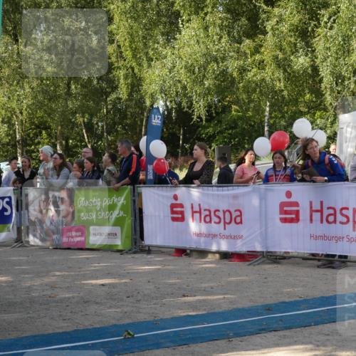 07.09.2025 - 19. Norderstedt Triathlon Zöllner http://msf.ph/oto/8780690 07.09.2025 10:55:07 Ziel 678, 1143 meine-sportfotos.de