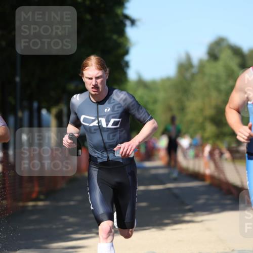 07.09.2025 - 19. Norderstedt Triathlon Michael Strokosch http://msf.ph/oto/8780726 07.09.2025 15:01:49 Laufen 400, 872, 978, 1002, 1014, 1022 meine-sportfotos.de
