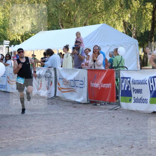 07.09.2025 - 19. Norderstedt Triathlon Zöllner http://msf.ph/oto/8780763 07.09.2025 17:37:07 Ziel 864, 929 meine-sportfotos.de