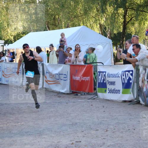 07.09.2025 - 19. Norderstedt Triathlon Zöllner http://msf.ph/oto/8780775 07.09.2025 17:37:07 Ziel 864, 929 meine-sportfotos.de