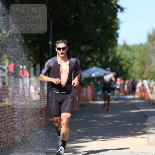 07.09.2025 - 19. Norderstedt Triathlon Michael Strokosch http://msf.ph/oto/8780780 07.09.2025 15:01:57 Laufen 911, 988, 1014 meine-sportfotos.de