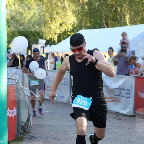 07.09.2025 - 19. Norderstedt Triathlon Zöllner http://msf.ph/oto/8780792 07.09.2025 17:37:09 Ziel 864, 929 meine-sportfotos.de