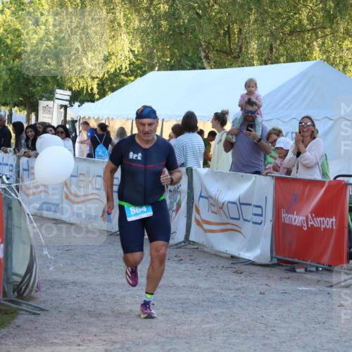 07.09.2025 - 19. Norderstedt Triathlon Zöllner http://msf.ph/oto/8780807 07.09.2025 17:37:10 Ziel 864, 929 meine-sportfotos.de