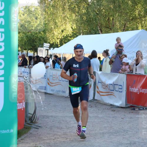 07.09.2025 - 19. Norderstedt Triathlon Zöllner http://msf.ph/oto/8780823 07.09.2025 17:37:11 Ziel 864, 929 meine-sportfotos.de