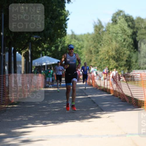 07.09.2025 - 19. Norderstedt Triathlon Michael Strokosch http://msf.ph/oto/8780825 07.09.2025 15:02:01 Laufen 911, 988, 1014 meine-sportfotos.de