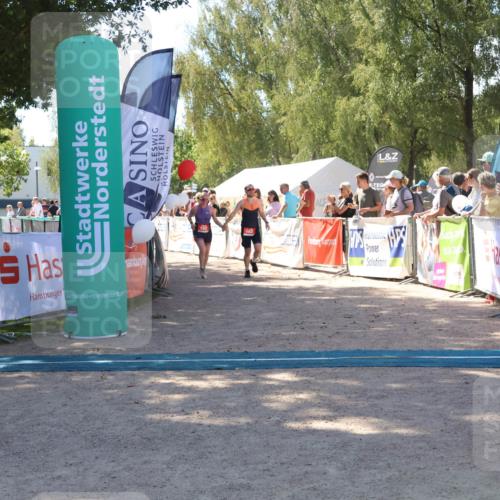 07.09.2025 - 19. Norderstedt Triathlon Zöllner http://msf.ph/oto/8780826 07.09.2025 12:51:53 Ziel 162, 163 meine-sportfotos.de