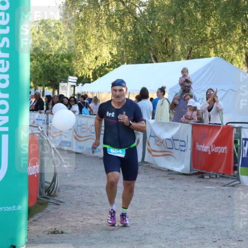 07.09.2025 - 19. Norderstedt Triathlon Zöllner http://msf.ph/oto/8780831 07.09.2025 17:37:11 Ziel 864, 929 meine-sportfotos.de