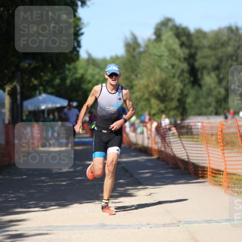 07.09.2025 - 19. Norderstedt Triathlon Michael Strokosch http://msf.ph/oto/8780834 07.09.2025 15:02:03 Laufen 988, 1041, 1421 meine-sportfotos.de