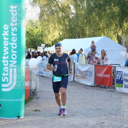 07.09.2025 - 19. Norderstedt Triathlon Zöllner http://msf.ph/oto/8780836 07.09.2025 17:37:11 Ziel 864, 929 meine-sportfotos.de
