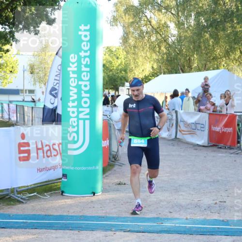 07.09.2025 - 19. Norderstedt Triathlon Zöllner http://msf.ph/oto/8780845 07.09.2025 17:37:12 Ziel 864, 929 meine-sportfotos.de