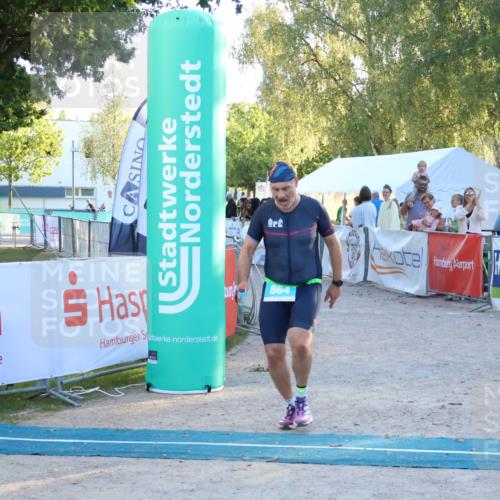 07.09.2025 - 19. Norderstedt Triathlon Zöllner http://msf.ph/oto/8780849 07.09.2025 17:37:12 Ziel 864, 929 meine-sportfotos.de