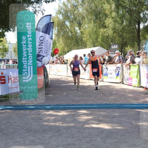 07.09.2025 - 19. Norderstedt Triathlon Zöllner http://msf.ph/oto/8780854 07.09.2025 12:51:55 Ziel 162, 163 meine-sportfotos.de