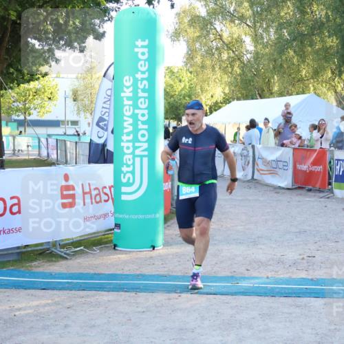 07.09.2025 - 19. Norderstedt Triathlon Zöllner http://msf.ph/oto/8780858 07.09.2025 17:37:12 Ziel 864, 929 meine-sportfotos.de