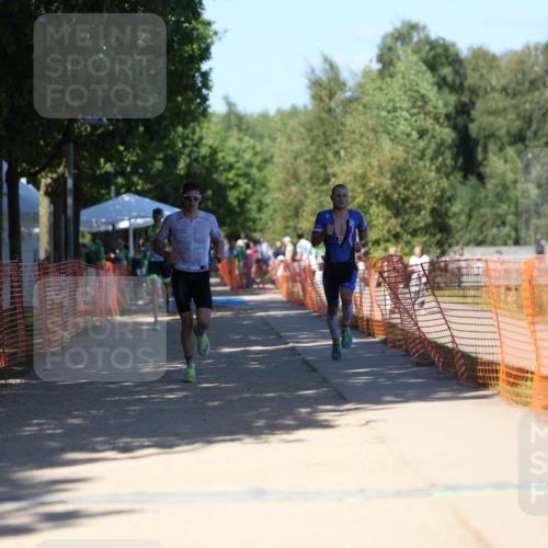 07.09.2025 - 19. Norderstedt Triathlon Michael Strokosch http://msf.ph/oto/8780862 07.09.2025 15:02:06 Laufen 988, 1041, 1421 meine-sportfotos.de